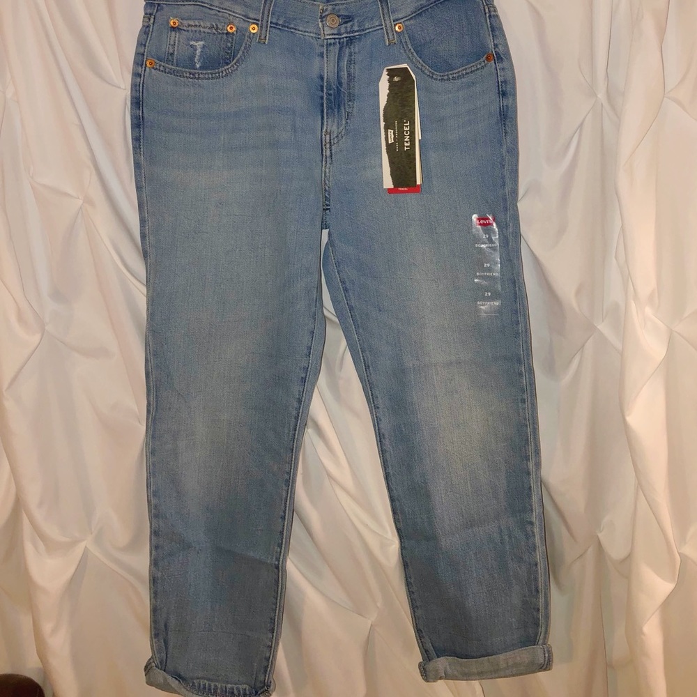 Levi’s boyfriend jeans